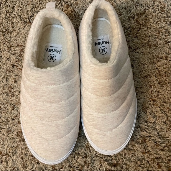 Hurley Arlo Puff Cozy Cream Slip-On Sneakers size 8 - Picture 2 of 6